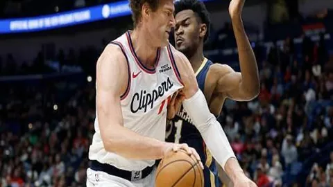 雄鹰展翅遇火箭激战，攻防盛宴，究竟谁主沉浮？